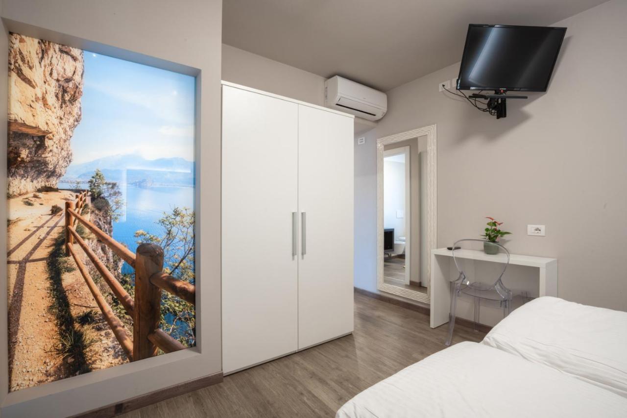 Hotel Rolly Рива дел Гарда Екстериор снимка