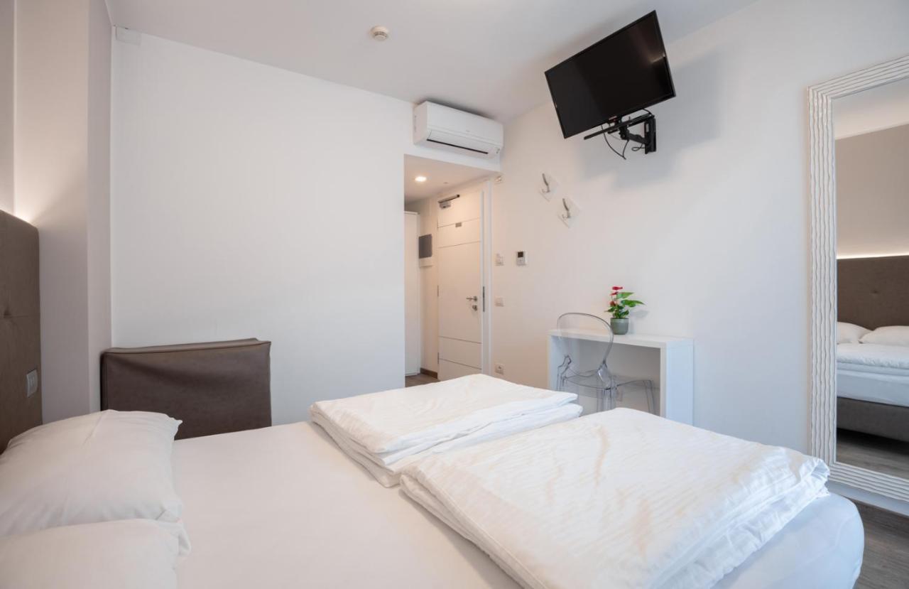 Hotel Rolly Рива дел Гарда Екстериор снимка